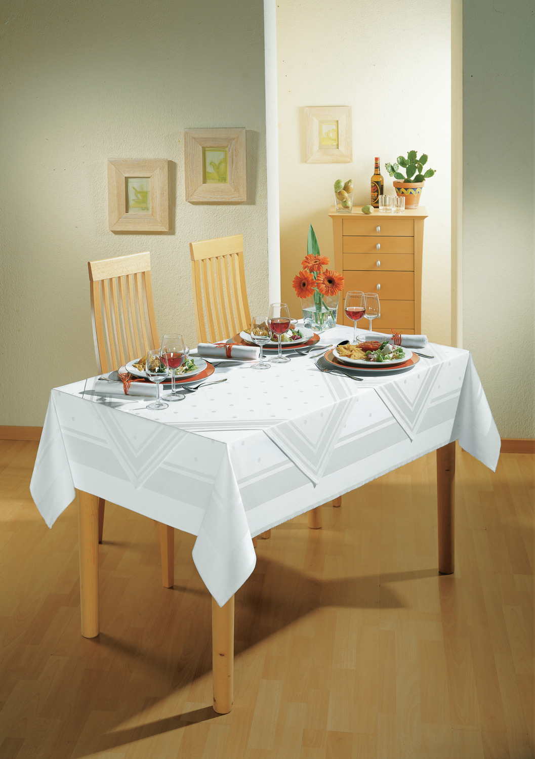Tablecloth sold by the metre Saphir